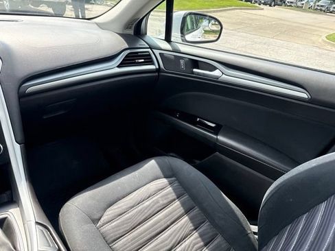 Used 2016 Ford Fusion SE FWD image 19