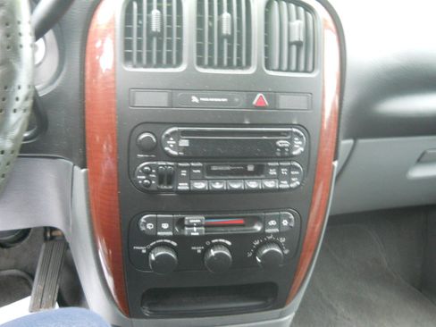 Used 2006 Chrysler Town & Country LX w/ Popular Equipment Group II image 7