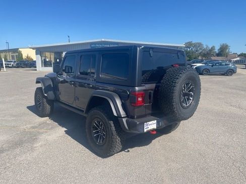 Used 2024 Jeep Wrangler Unlimited Rubicon w/ XTREMEE 35" Tire Package image 4