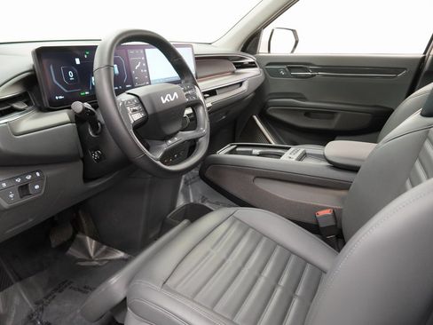 Used 2024 Kia EV9 Land image 17