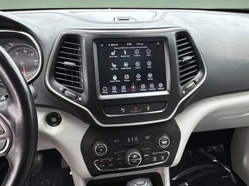 Used 2021 Jeep Cherokee Latitude Lux w/ Sun & Sound Group FWD image 26