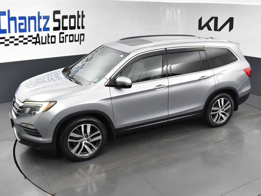 Used 2017 Honda Pilot Touring image 10