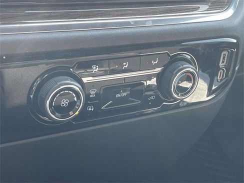 Used 2024 Chevrolet Silverado 2500 LT image 19