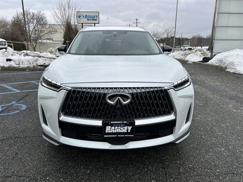 New 2026 INFINITI QX60 Luxe image 3