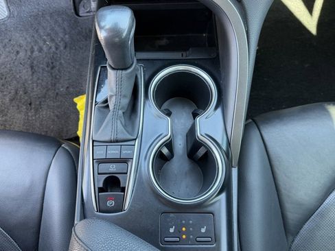 Used 2020 Toyota Camry XLE image 17