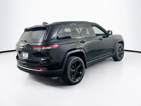 Used 2023 Jeep Grand Cherokee Altitude AWD/4WD image 5
