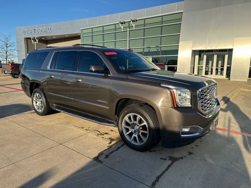 Used 2020 GMC Yukon XL Denali w/ Open Road Package image 7
