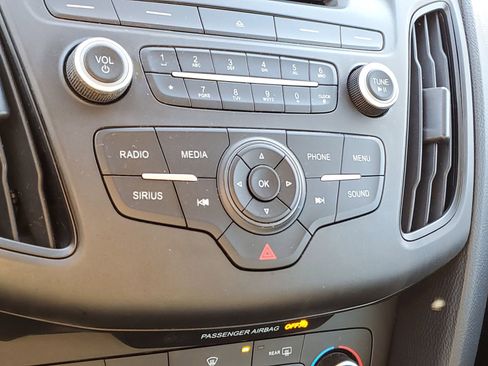 Used 2016 Ford Focus SE image 30