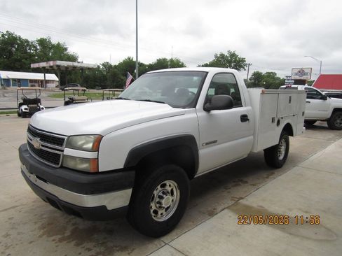 Used 2006 Chevrolet Silverado 2500 W/T RWD image 4