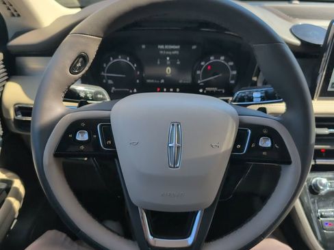 Used 2022 Lincoln Corsair Standard w/ Equipment Group 101A image 15