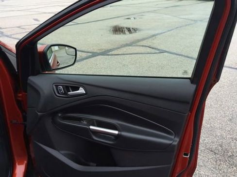 Used 2019 Ford Escape SEL image 35