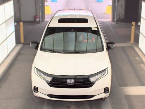 Used 2024 Honda Odyssey Sport image 2