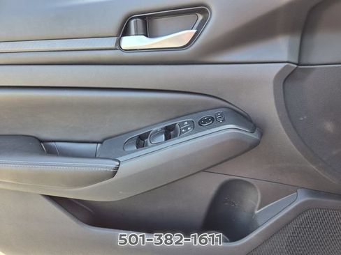 Used 2025 Nissan Altima 2.5 SV FWD image 26