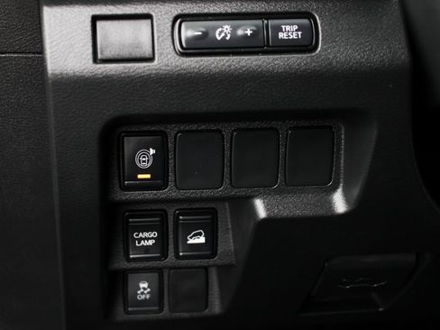 Used 2025 Nissan Frontier SV image 18