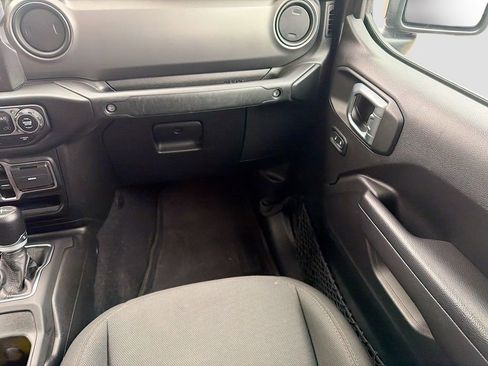 Used 2022 Jeep Gladiator Sport image 18