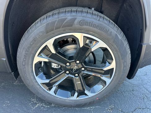 New 2026 Chevrolet Equinox LT w/ Convenience Package II AWD/4WD image 25