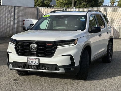 Used 2024 Honda Pilot TrailSport image 8