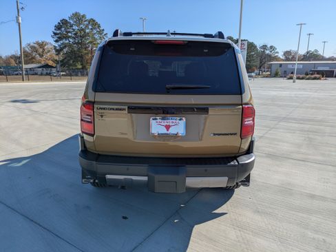 Used 2025 Toyota Land Cruiser image 6