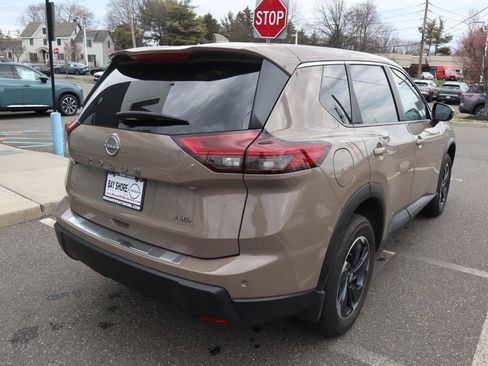 Certified 2025 Nissan Rogue SV AWD/4WD image 6