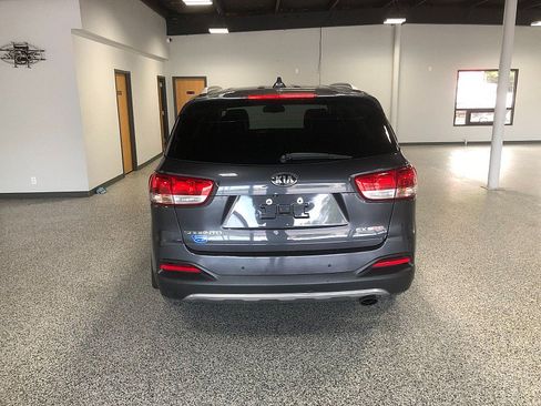 Used 2017 Kia Sorento EX AWD/4WD image 4