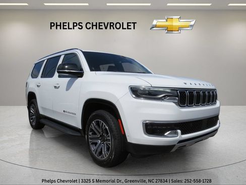Used 2024 Jeep Wagoneer Series II w/ Flexible Seating Group RWD image 3