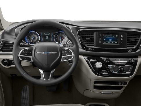 Certified 2017 Chrysler Pacifica Touring image 7