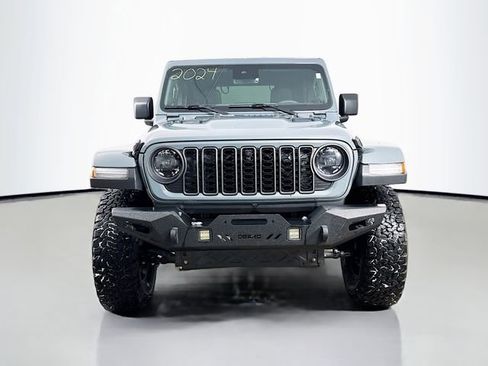 Used 2024 Jeep Wrangler Rubicon image 2