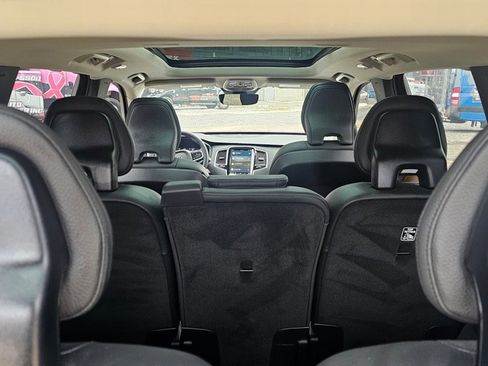 Certified 2024 Volvo XC90 B6 Plus image 8