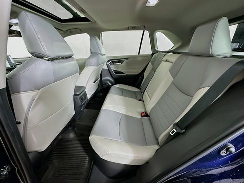 Used 2022 Toyota RAV4 XLE Premium image 27
