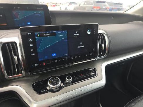 Used 2025 Ford Expedition Max Platinum image 3