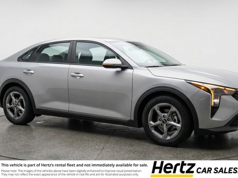 Used 2025 Kia K4 LXS image 1