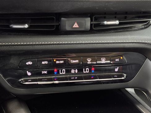 Used 2023 Buick Envision Essence w/ Sport Touring Package FWD image 18