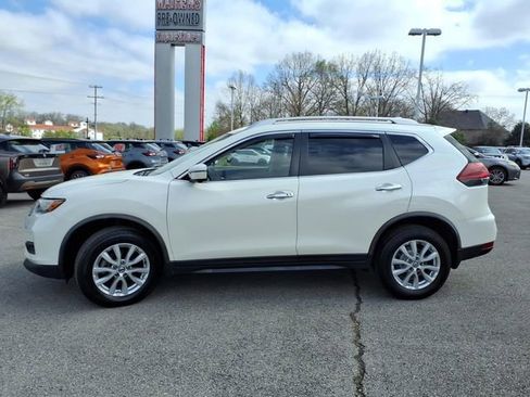 Certified 2018 Nissan Rogue SV w/ Premium Package image 18