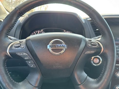 Used 2019 Nissan Pathfinder Platinum image 10