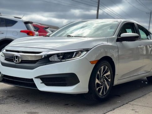 Used 2018 Honda Civic EX image 5