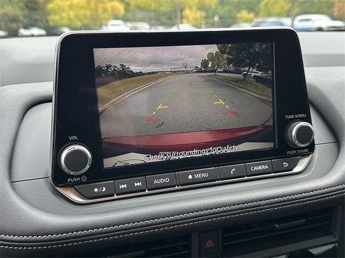 Certified 2025 Nissan Rogue S image 31