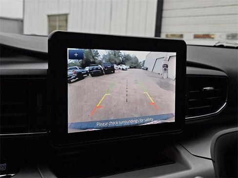 Used 2022 Ford Explorer XLT w/ Equipment Group 202A image 19