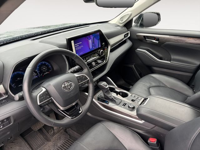 Used 2024 Toyota Highlander Limited AWD/4WD image 11