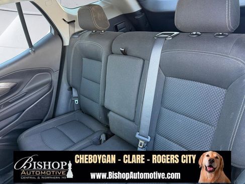 Used 2023 GMC Terrain SLE w/ Driver Convenience Package image 25