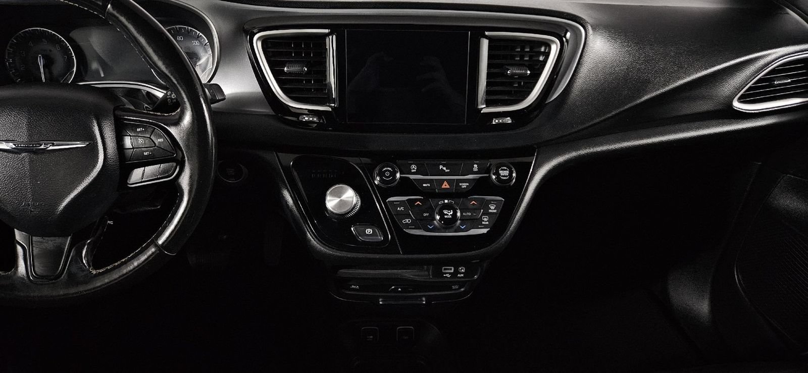 Used 2020 Chrysler Pacifica Touring-L Plus FWD image 13