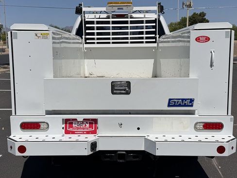 Used 2021 Ford F250 XL w/ Power Equipment Group RWD image 4