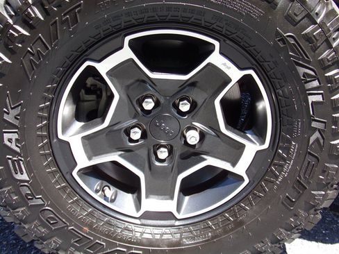 Used 2023 Jeep Gladiator Rubicon AWD/4WD image 17
