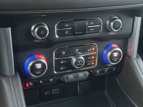 Used 2023 GMC Yukon SLT image 25