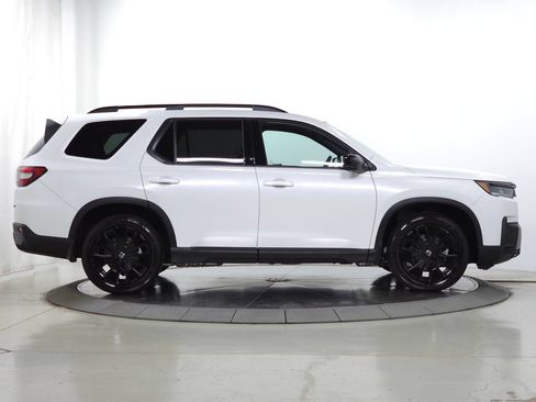 Used 2026 Honda Pilot Black Edition image 12