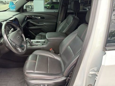 Used 2022 Chevrolet Traverse RS image 7