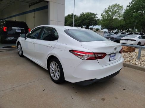 Used 2020 Toyota Camry LE FWD image 7