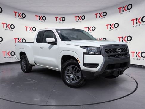 Certified 2025 Nissan Frontier SV RWD image 1