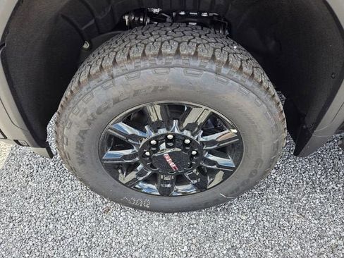 New 2026 GMC Sierra 2500 AT4 w/ AT4 Premium Plus Package AWD/4WD image 9