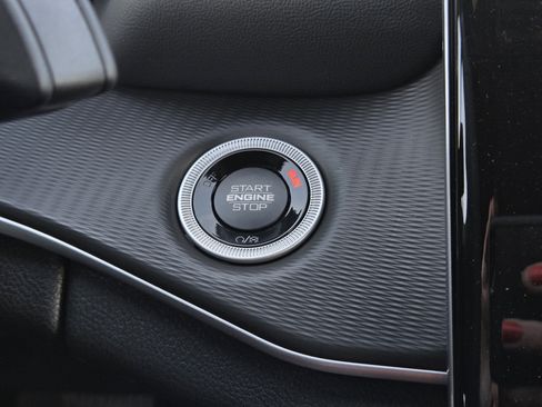 New 2025 Jeep Grand Cherokee Laredo w/ Luxury Tech Group I image 9