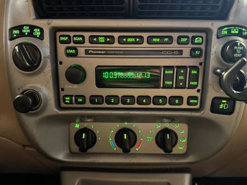Used 2002 Ford Explorer Sport Trac 4x4 image 15